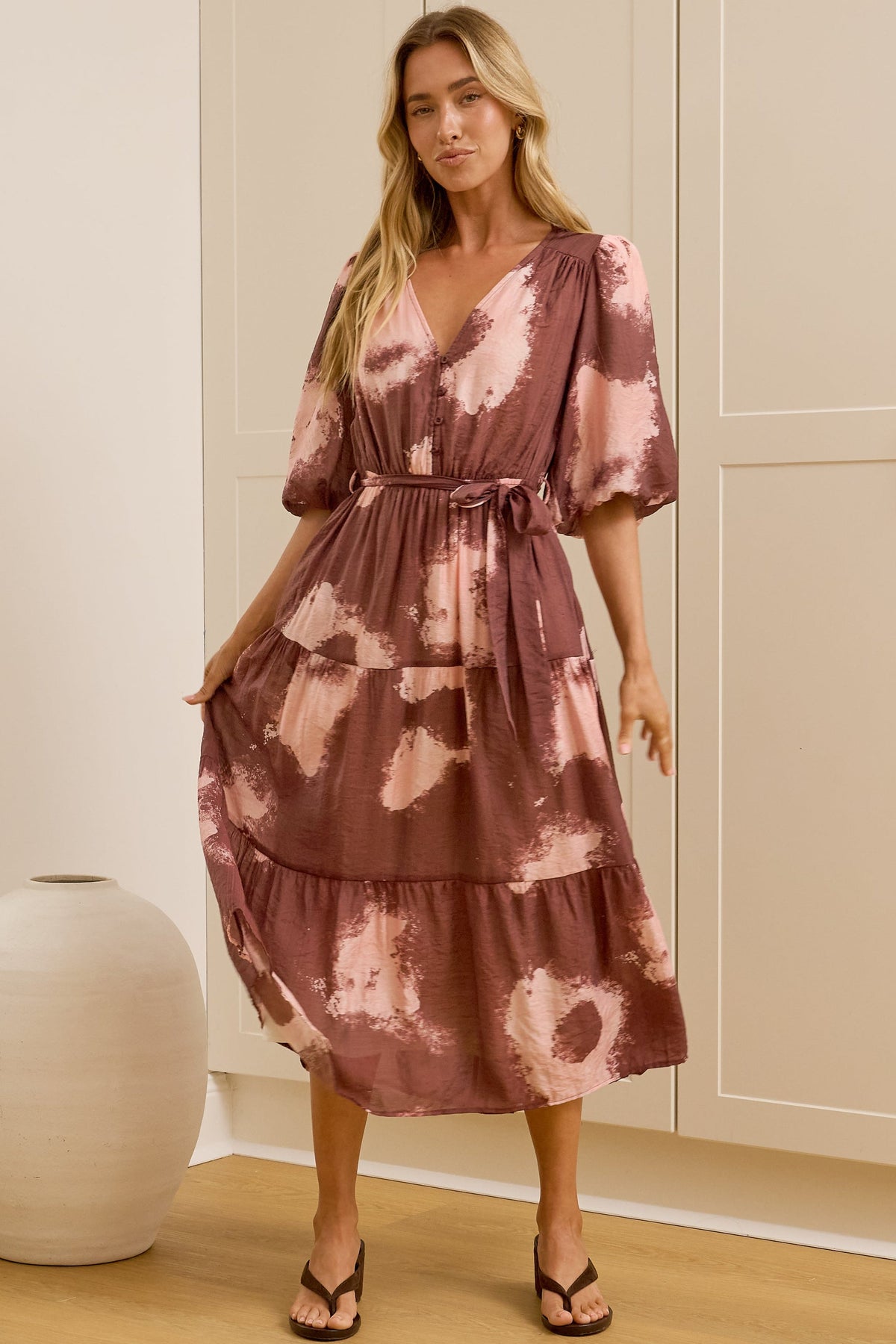 Kellee Midi Dress - V-Neckline Tiered Dress with Balloon Sleeves in Harlett Print