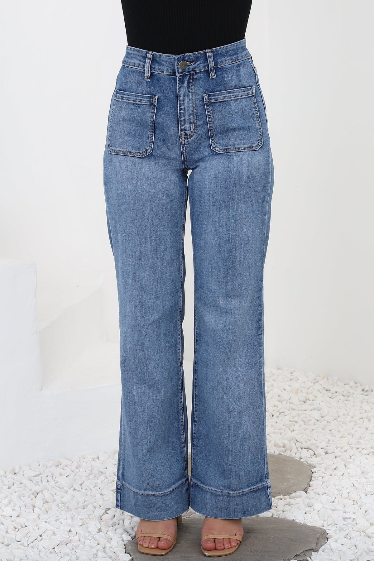 Cindy Wide Leg Jeans in Mid Denim Wash