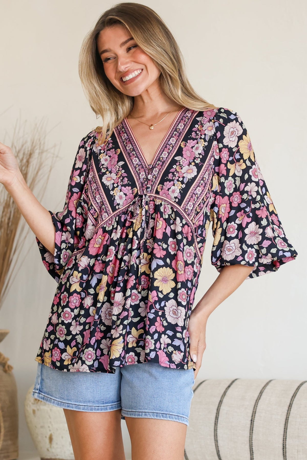 Joelle Top - V Neck High-Low Top in Anissa Print Black