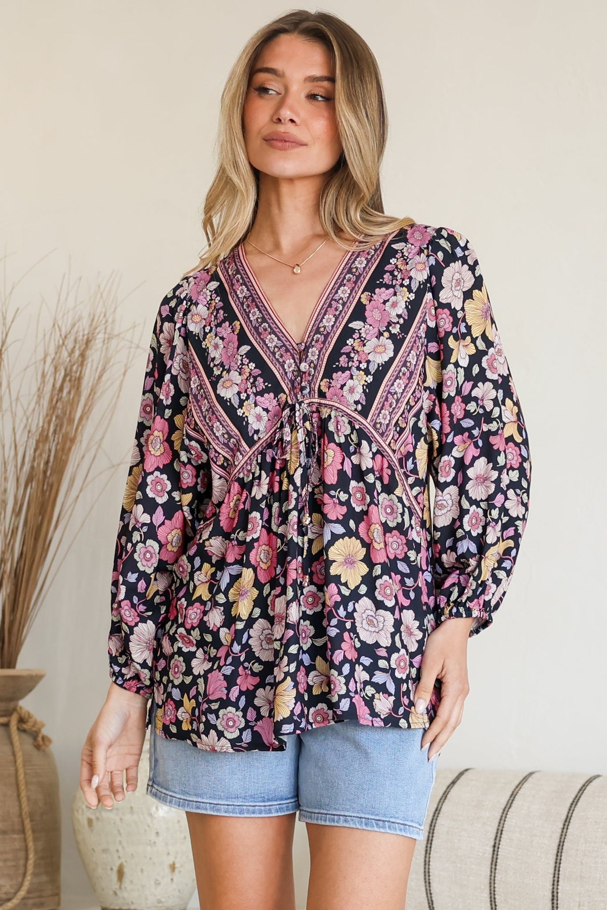 Joelle Top - V Neck High-Low Top in Anissa Print Black