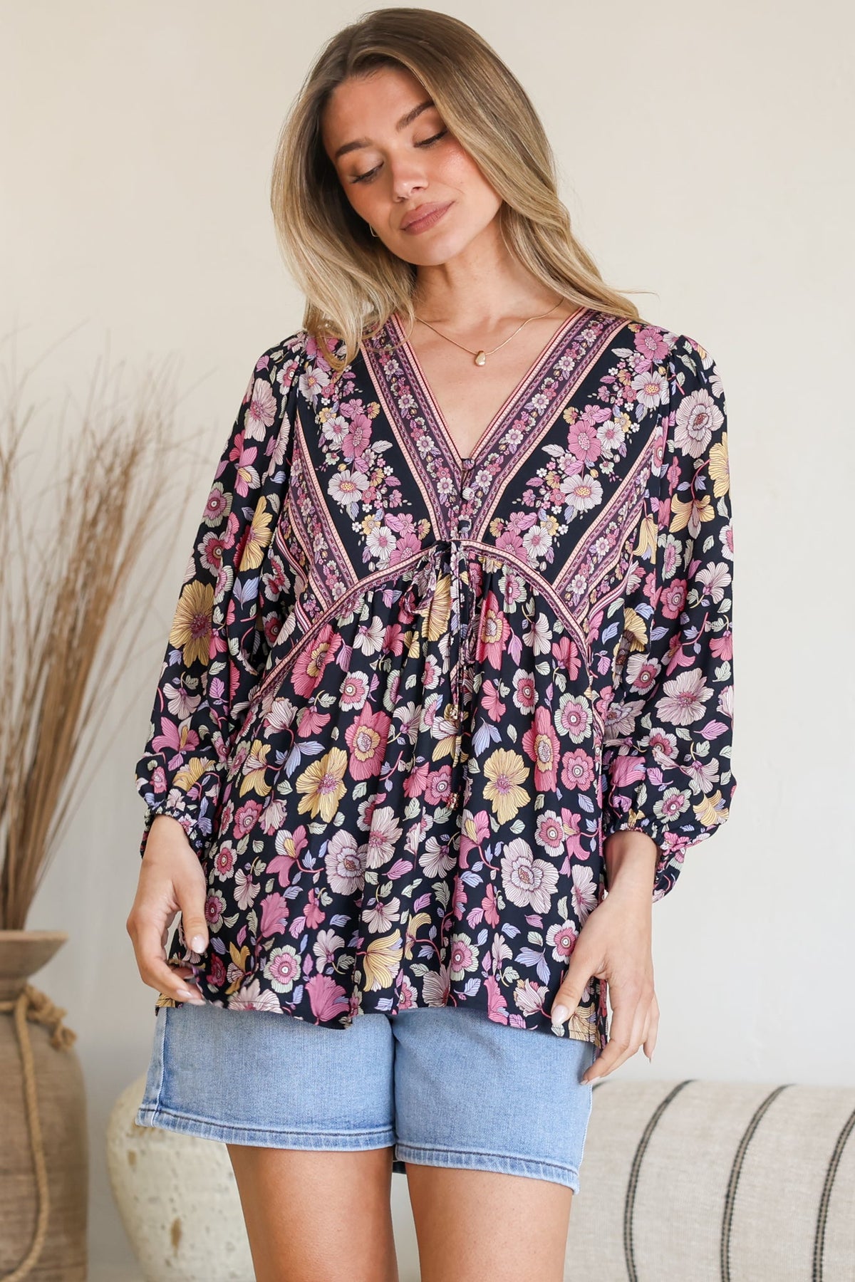 Joelle Top - V Neck High-Low Top in Anissa Print Black