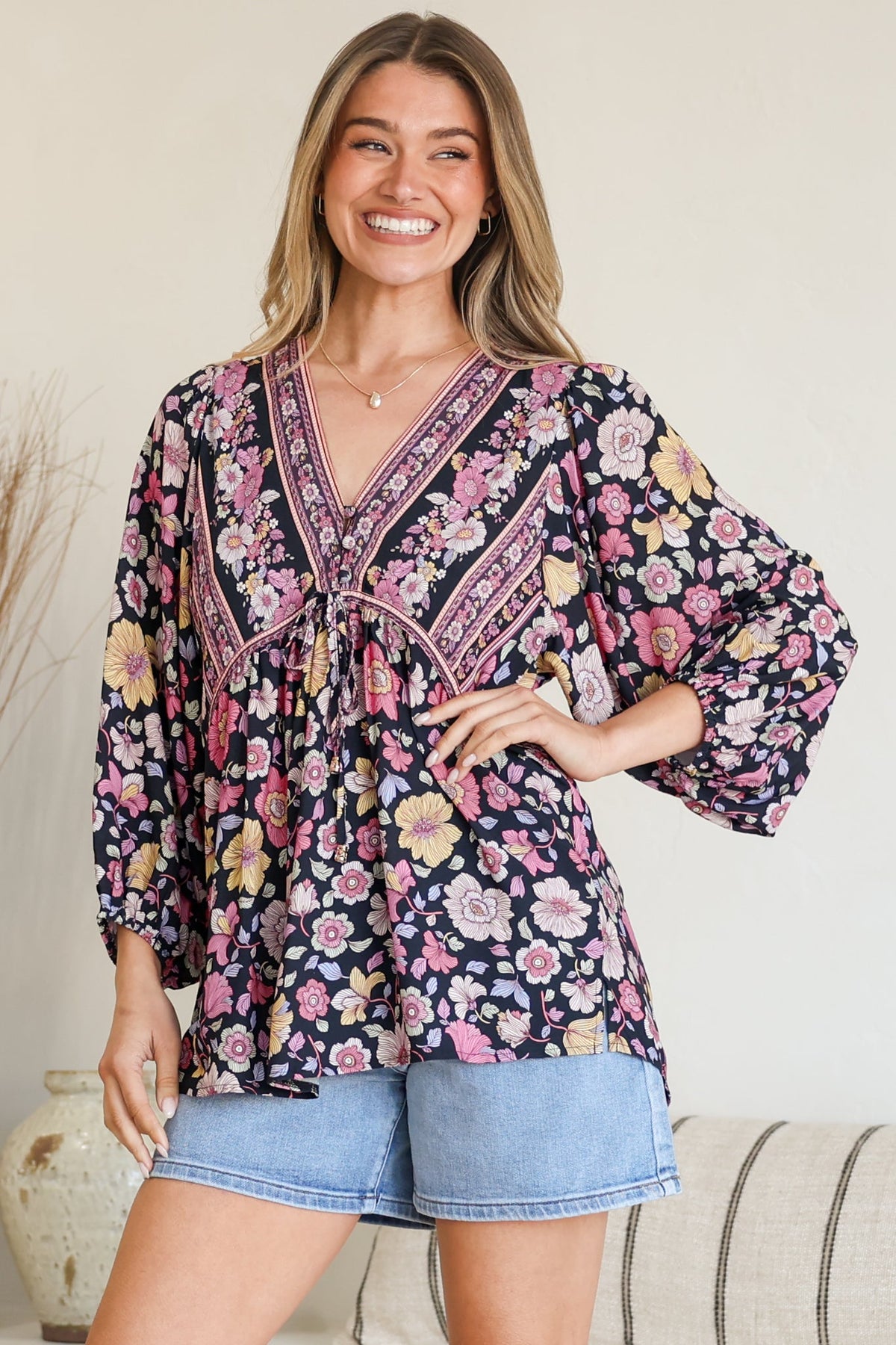 Joelle Top - V Neck High-Low Top in Anissa Print Black