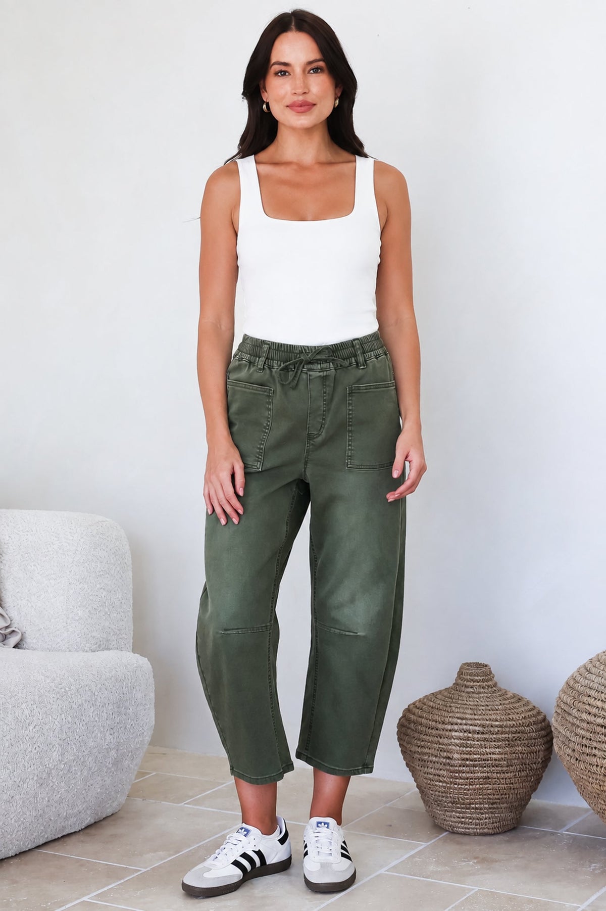 Lowen Barrel Jeans - Elasticated Waist Patch Pocket & Knee Detail Jeans in Khaki