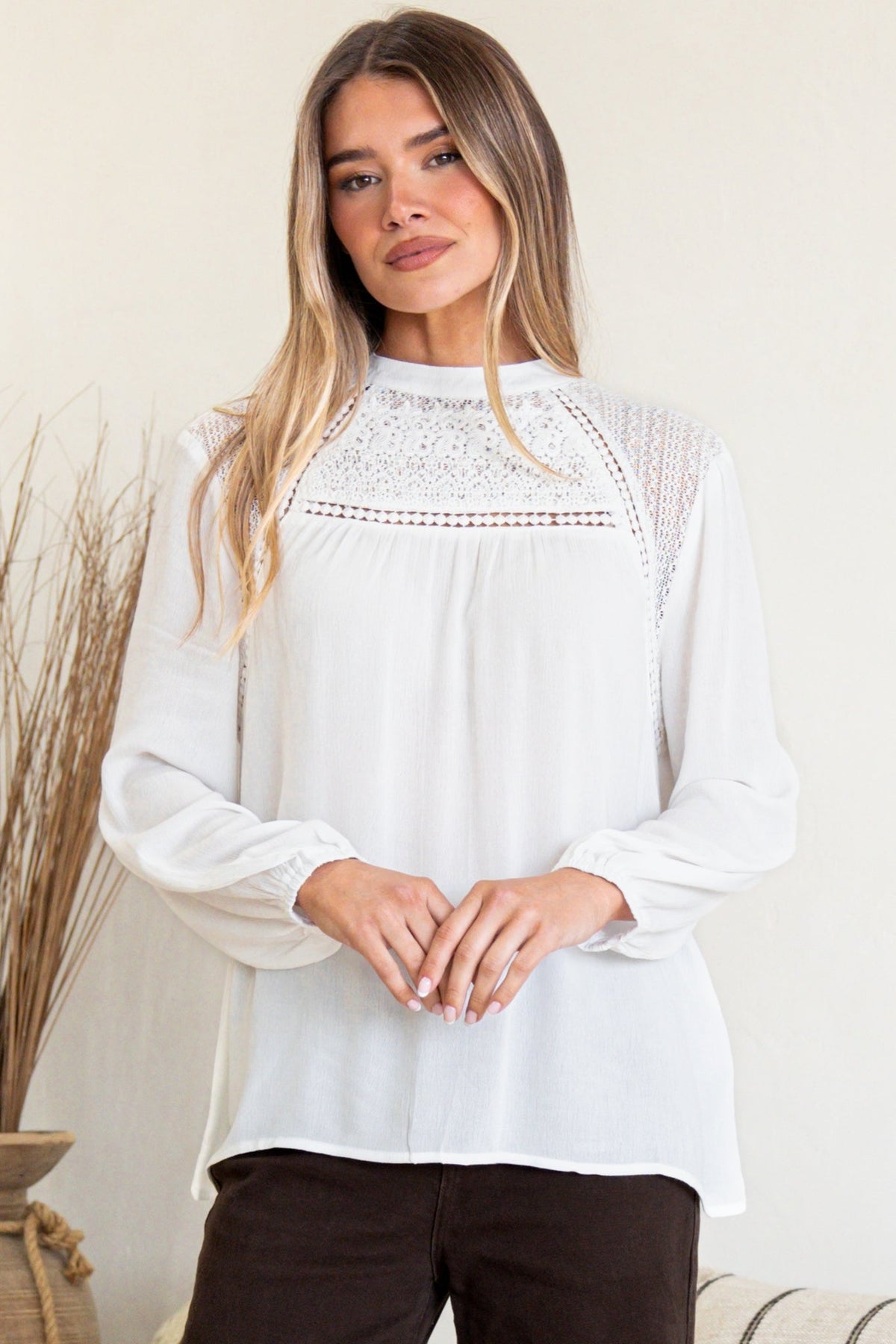 Sorbonne Top - Crew Neck Lace Splicing Pull Over with Balloon Sleeves in White